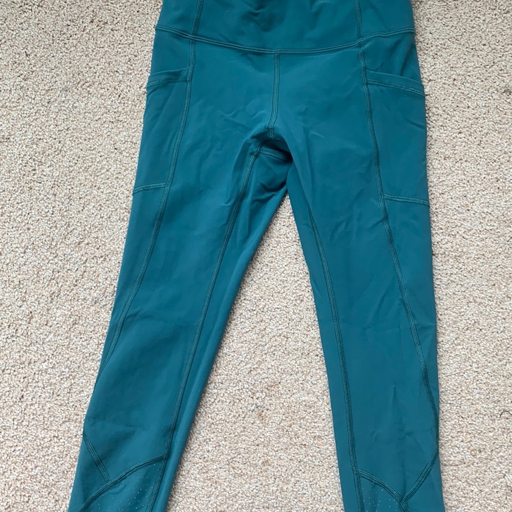 Lululemon tight stuff scallop hem reflective running leggings with pockets